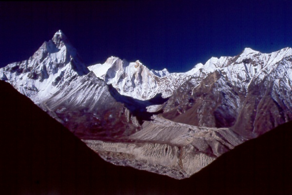 Peaks surrounding the Tapovan plateau, as seen from the base camp at Rakta Van